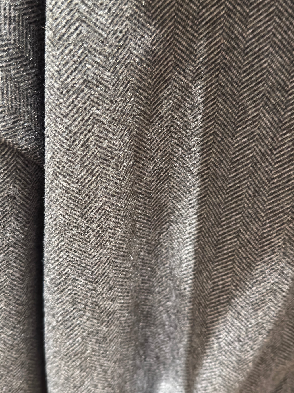 Casaco Curto Branco com Fecho Argola – Elegante e Versátil