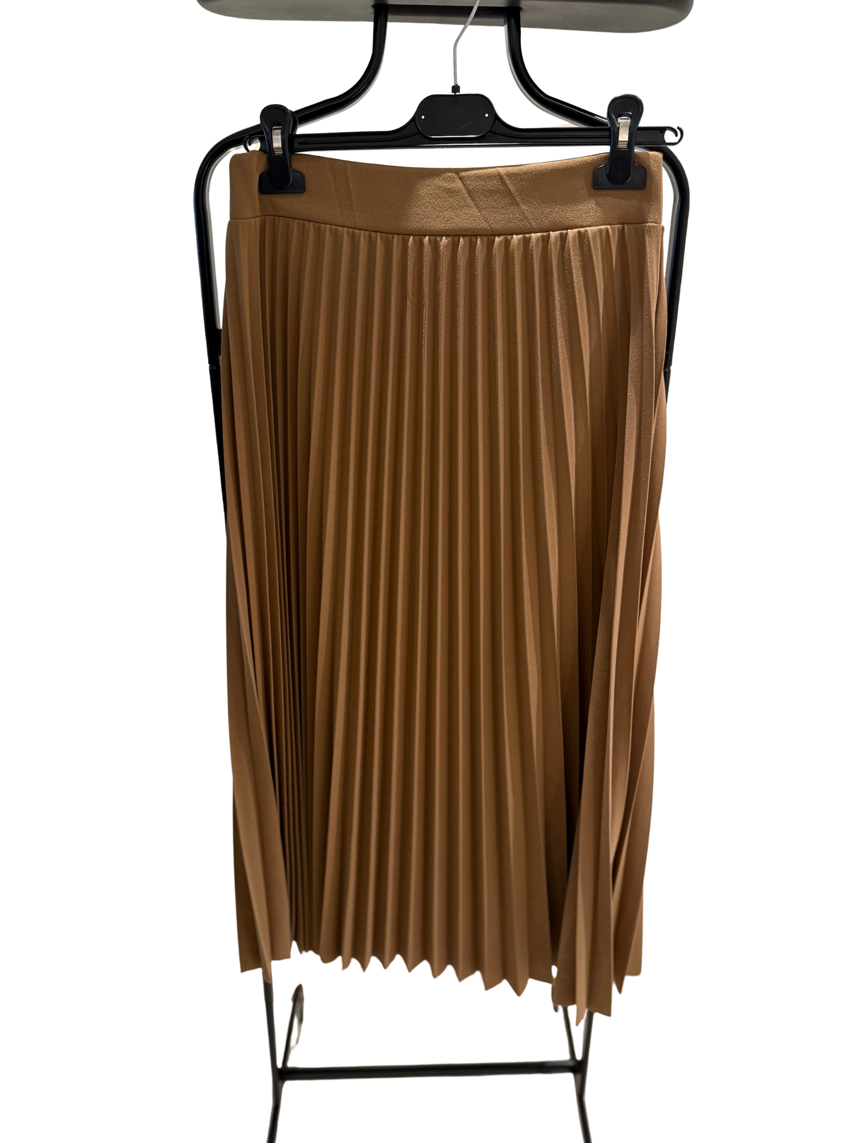 Saia Plissada — Elegância Intemporal