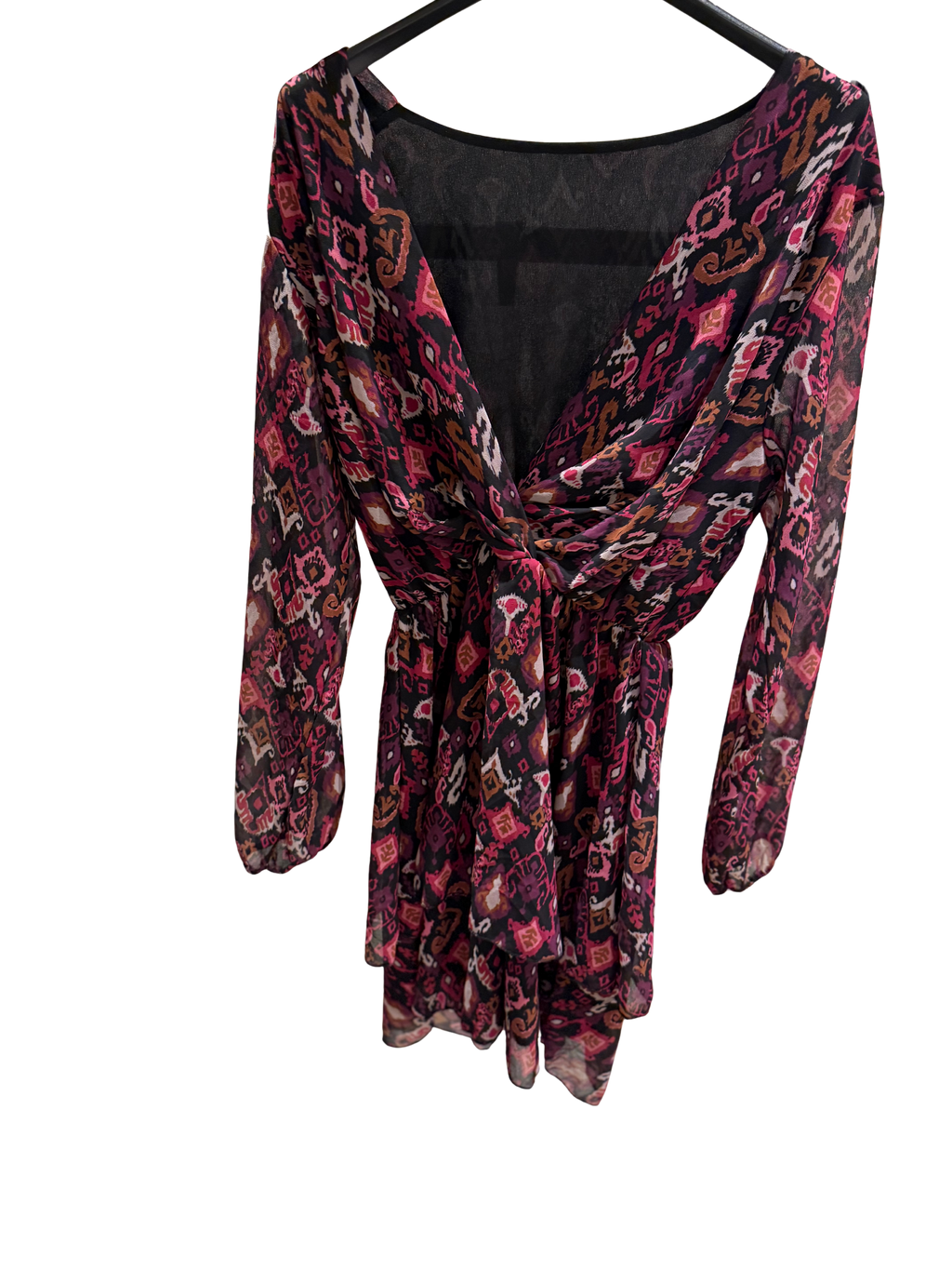 Vestido Curto Boho Estampado – Decote Cruzado & Mangas Fluídas