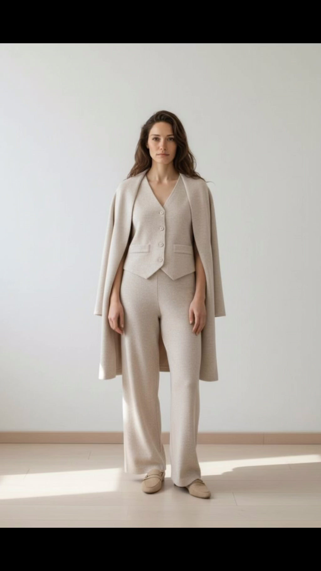 Conjunto 3 Peças Bege – Casaco, Colete e Calças